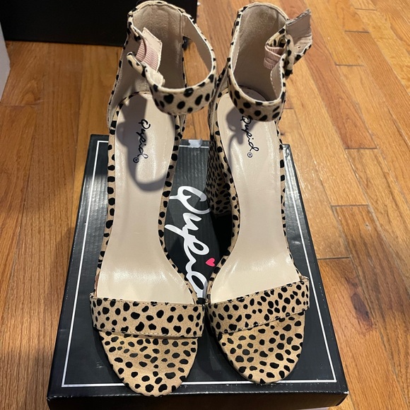 Cheetah heels - Picture 3 of 3
